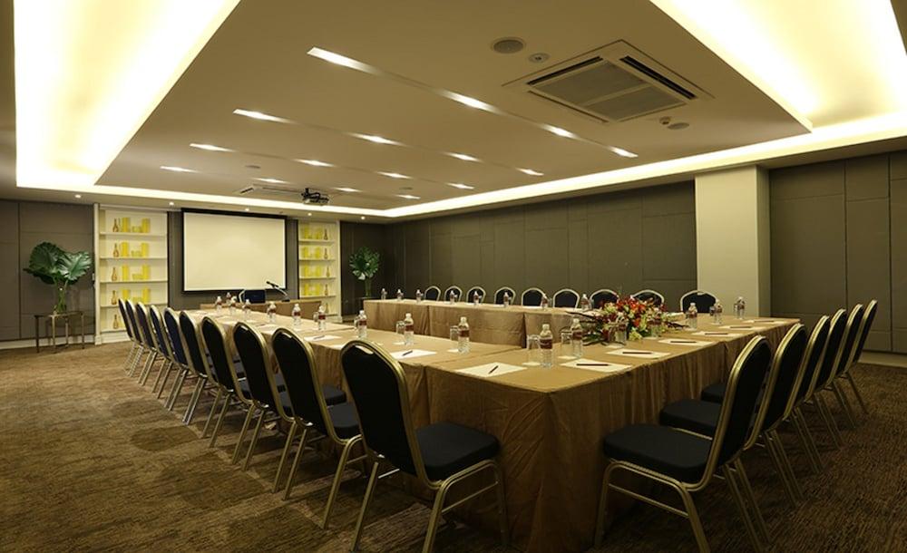 Bangna Pride Hotel & Residence Bangkok Exterior photo