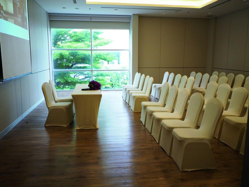 Bangna Pride Hotel & Residence Bangkok Exterior photo
